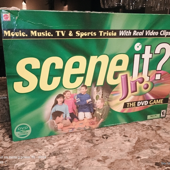 Scene it jr movie music TV sports trivia game - Picture 2 of 3